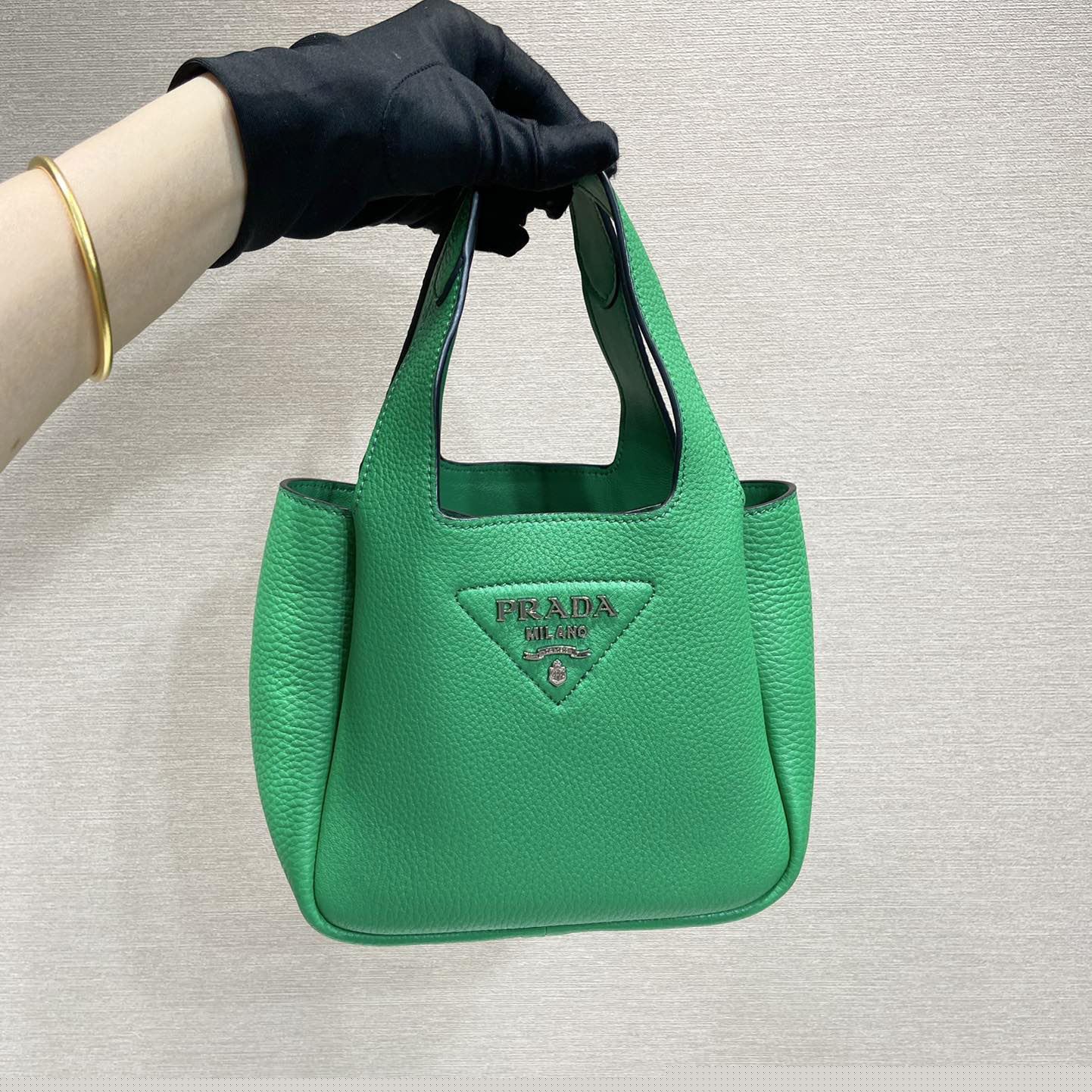 Pra*a bucket bags
